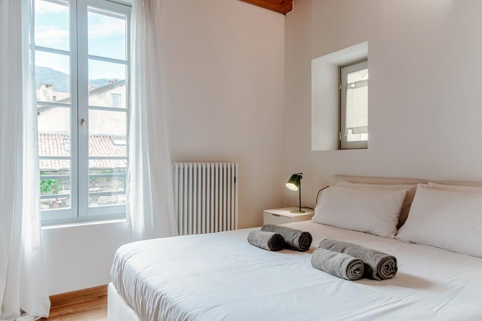 Bed, Photo of the whole room, Bedroom, internet, towels