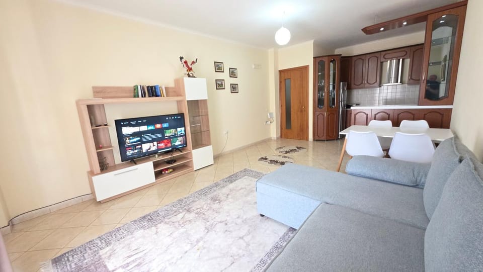 Communal lounge/ TV room, Bed, TV and multimedia, Living room, Photo of the whole room, Seating area, Evening entertainment, Bedroom