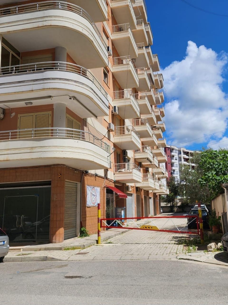 Property building, Neighbourhood, Location, Parking