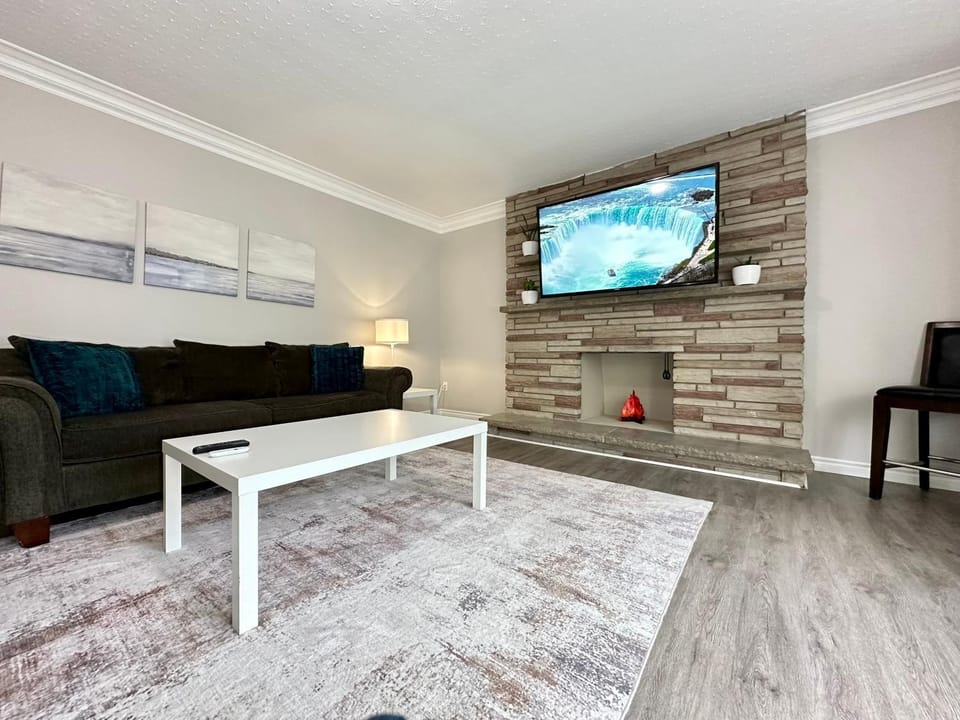 Mountain View Suite - Sleeps 6 House in Saint Catharines