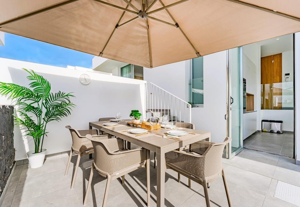 Patio, Day, View (from property/room), Balcony/Terrace, Kitchen or kitchenette, Living room, Seating area, Dining area