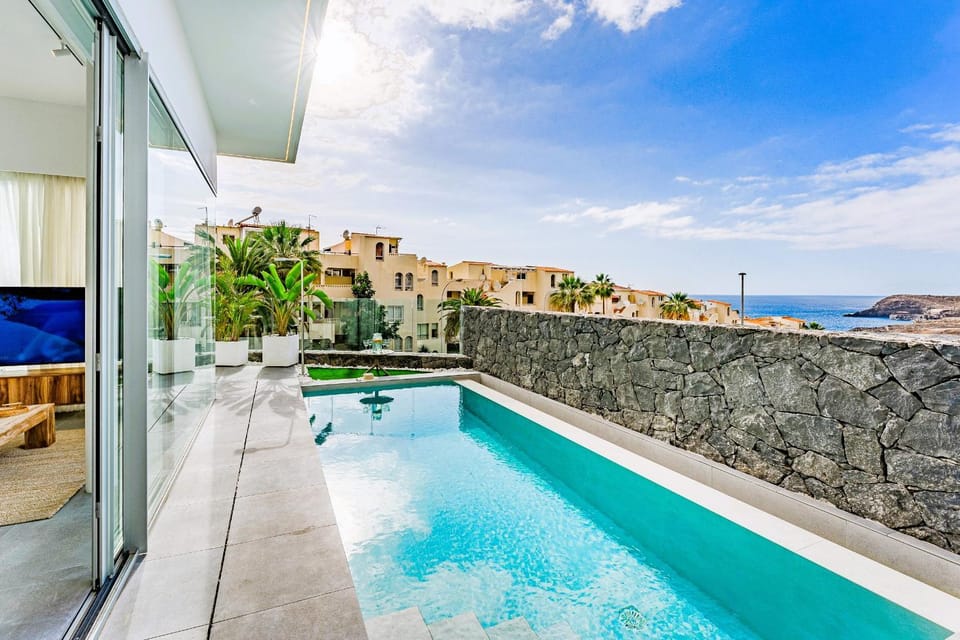 Patio, Nearby landmark, Day, Natural landscape, View (from property/room), Balcony/Terrace, Mountain view, Pool view, Sea view, Swimming pool, Swimming pool, sunbed