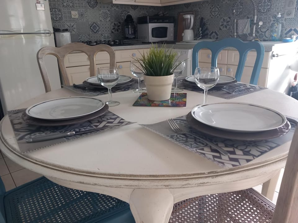 Kitchen or kitchenette, Seating area, Dining area, minibar