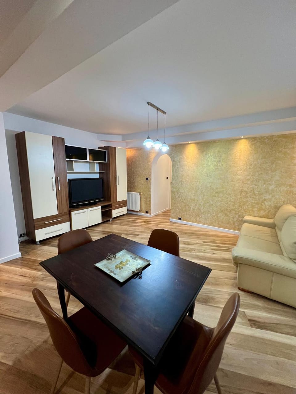 TV and multimedia, Living room, Seating area, Dining area