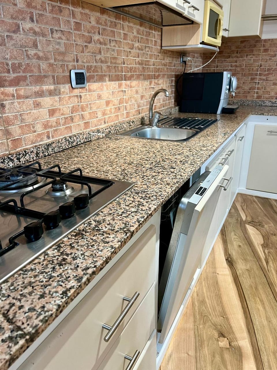 Coffee/tea facilities, Kitchen or kitchenette, dishwasher, minibar