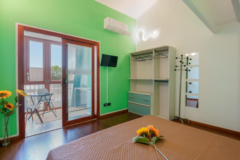 Bed, Photo of the whole room, Bedroom, air conditioner