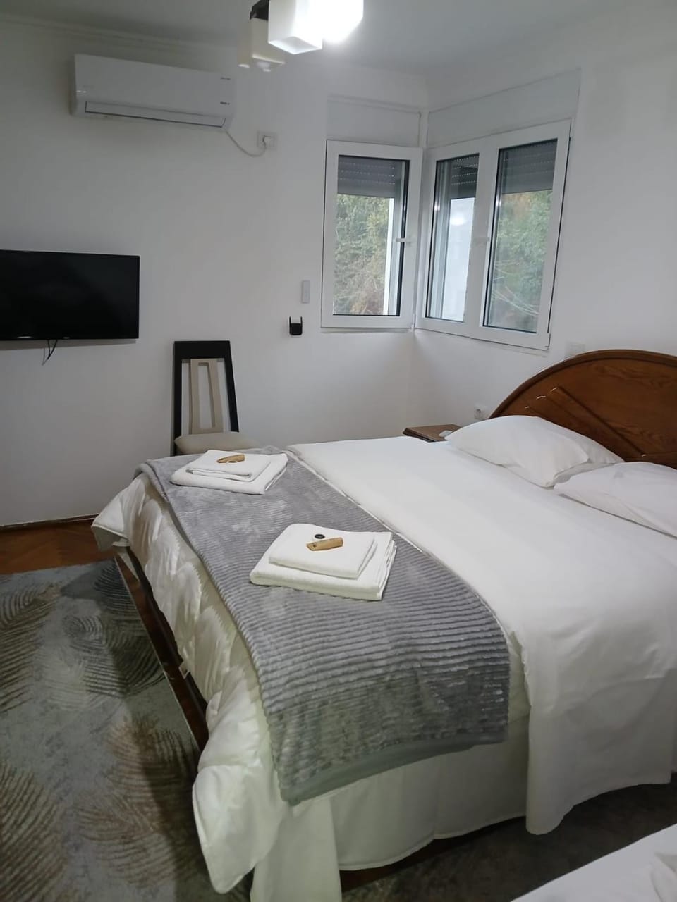 Bed, Photo of the whole room, Bedroom, towels, air conditioner