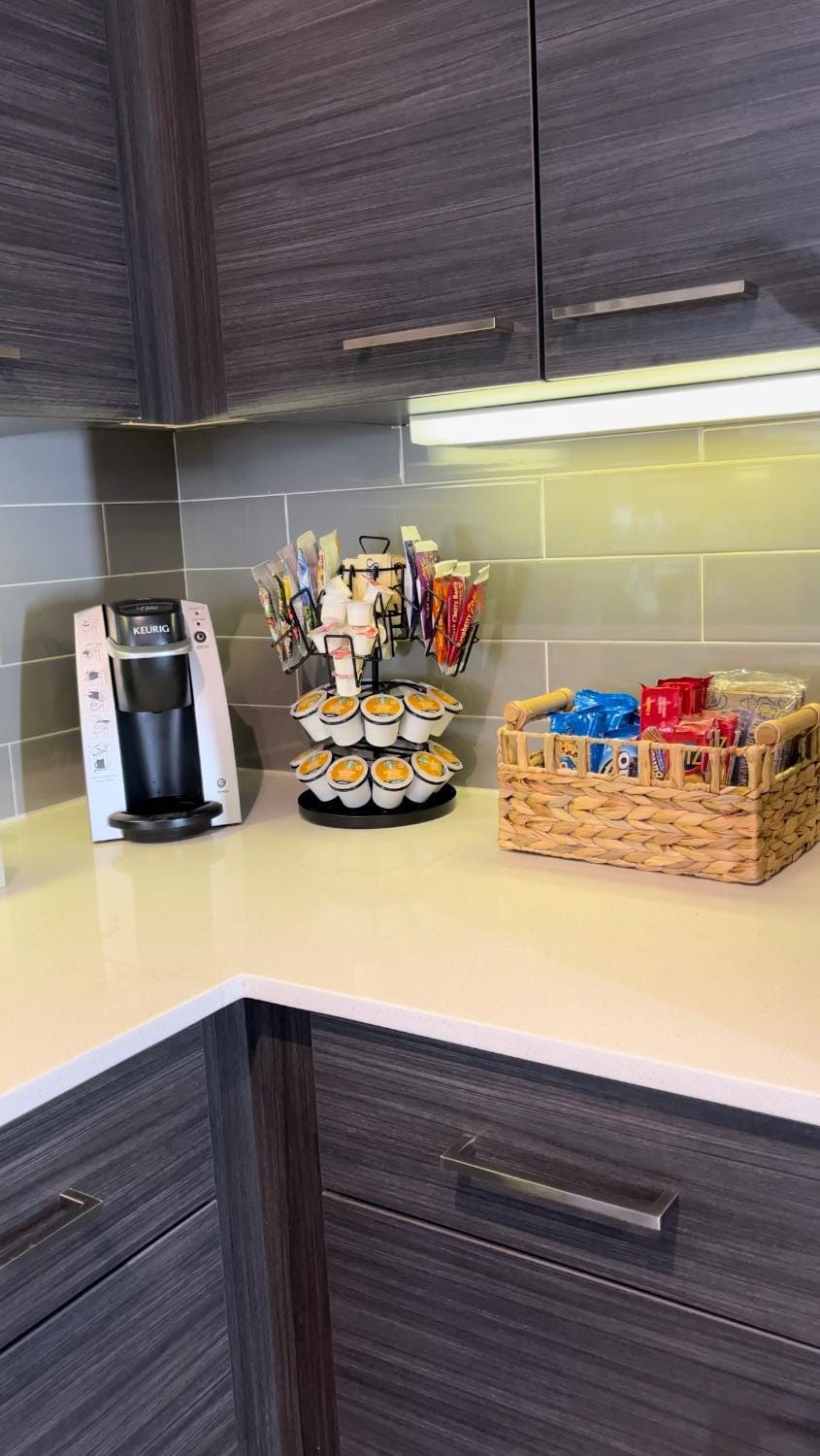 Coffee/tea facilities, Food and drinks