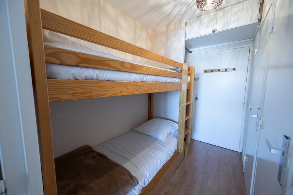 Bed, bunk bed