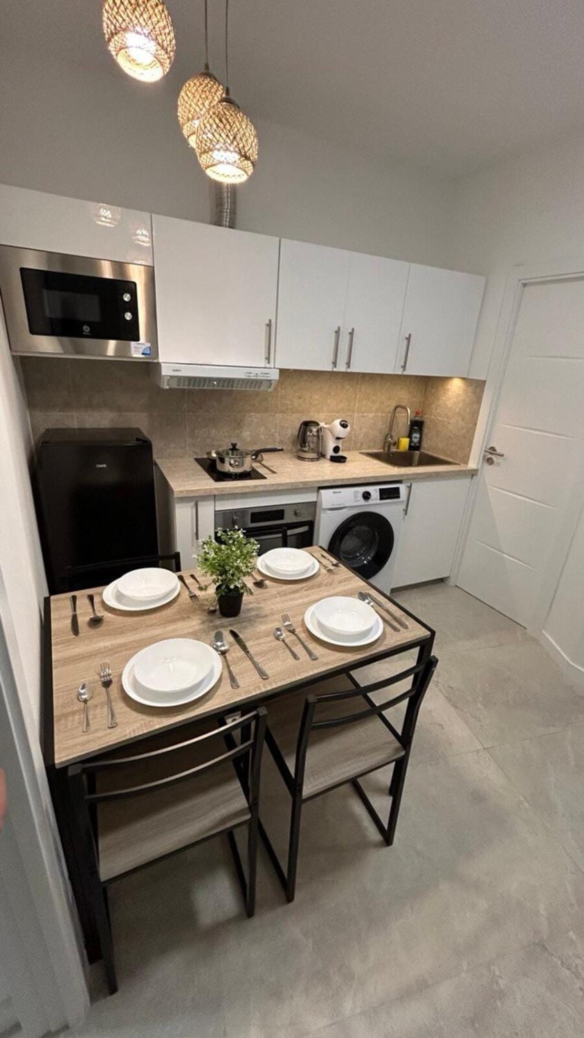 Kitchen or kitchenette, Dining area, minibar, pet friendly, stove