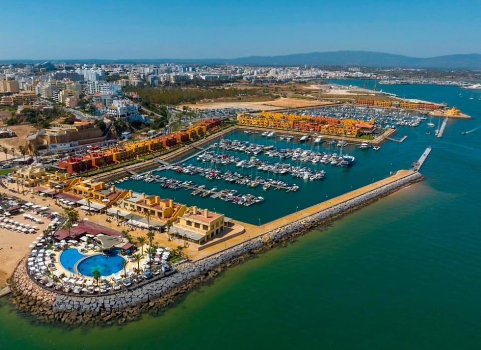 Nearby landmark, Bird's eye view