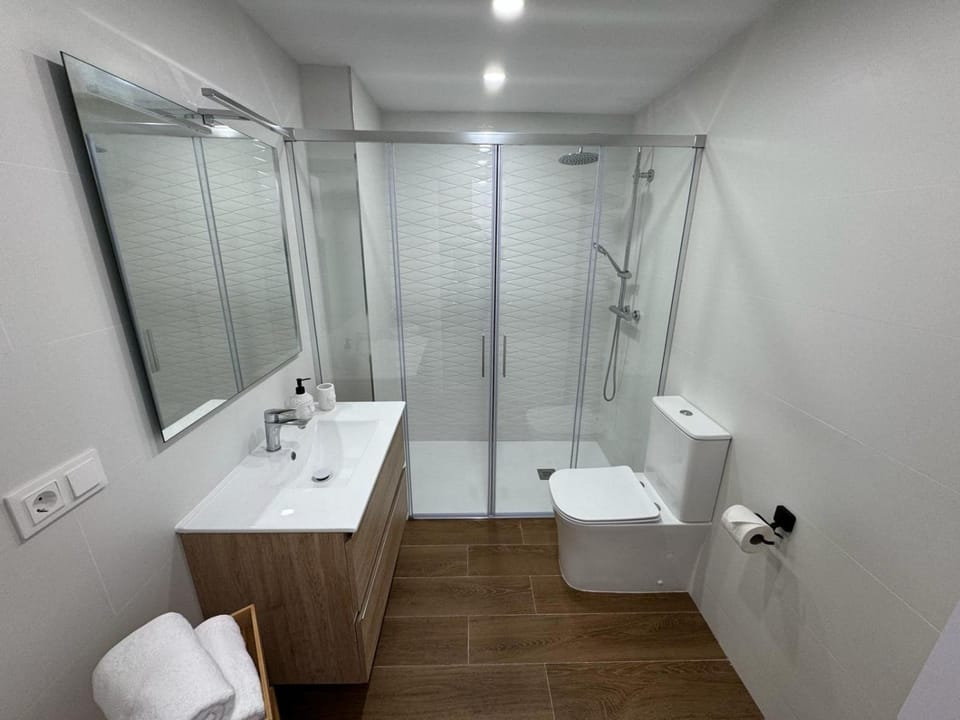 Shower, Bathroom, towels