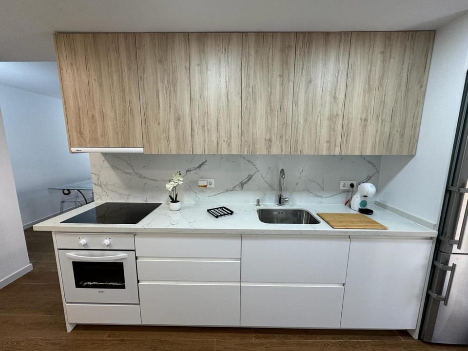 Kitchen or kitchenette, pet friendly, stove