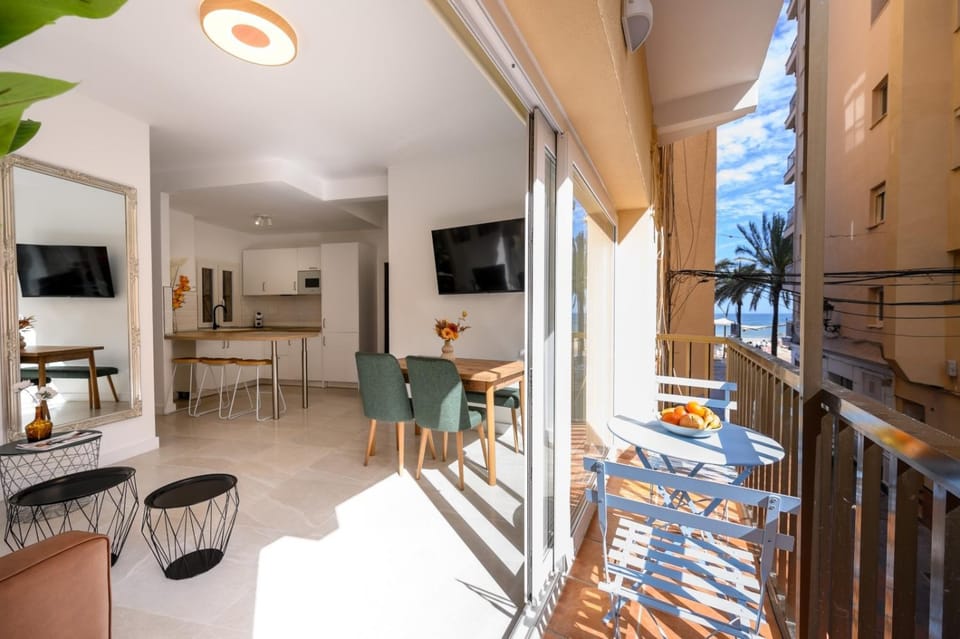 TV and multimedia, View (from property/room), Balcony/Terrace, Kitchen or kitchenette, Living room, Seating area, Dining area, Beach, internet, internet, air conditioner, air conditioner