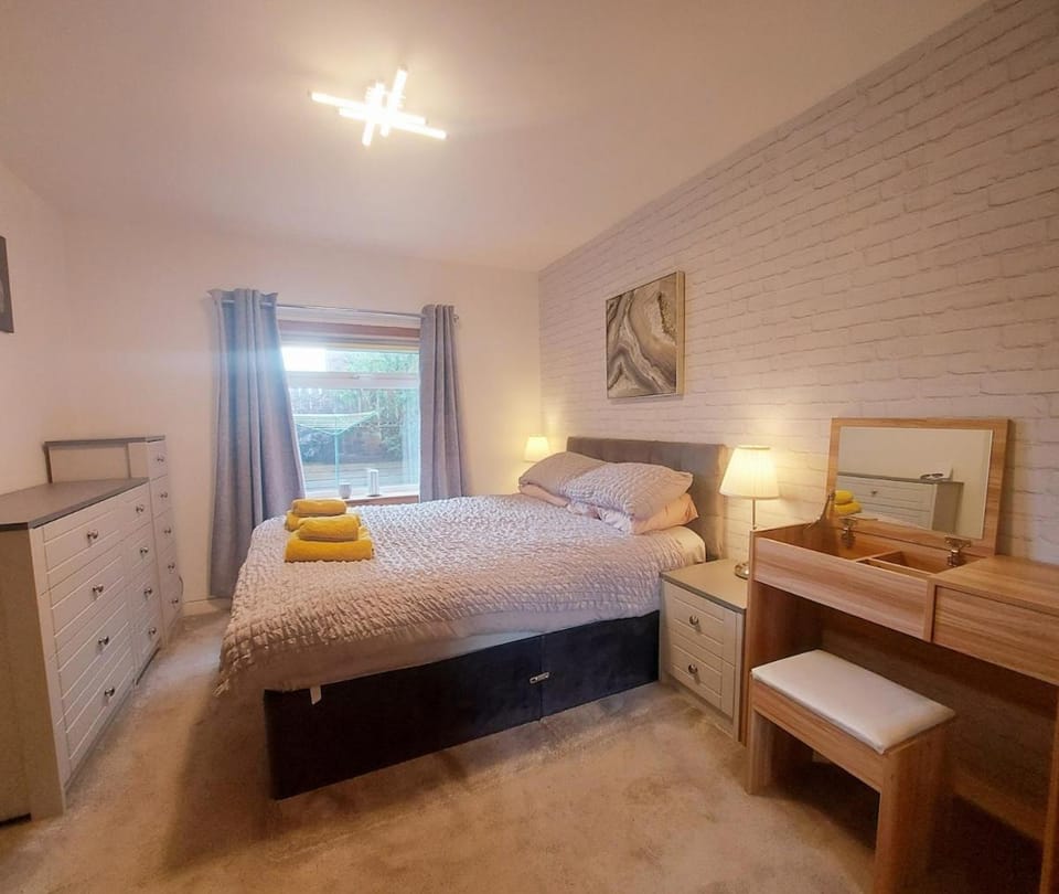Bed, Photo of the whole room, Bedroom