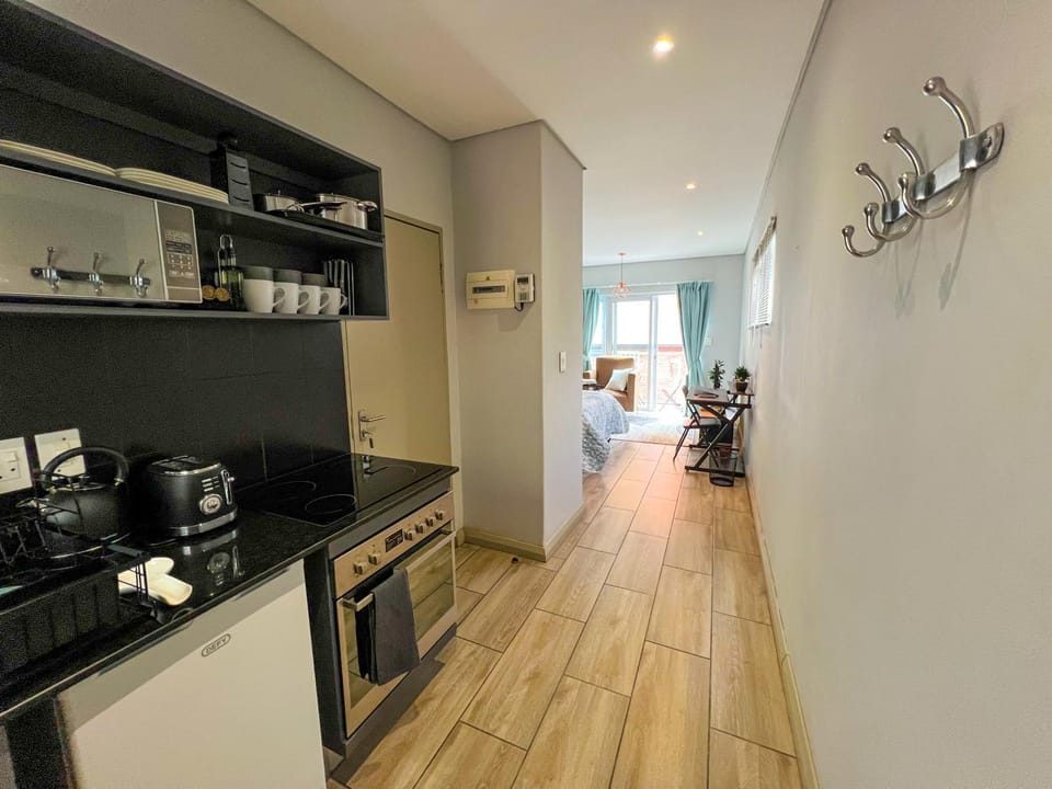Coffee/tea facilities, Kitchen or kitchenette, minibar, oven, pet friendly, stove, toaster
