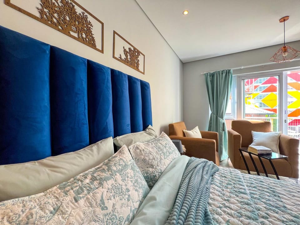 Bed, Living room, Bedroom
