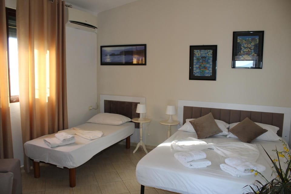 Photo of the whole room, Bedroom, towels