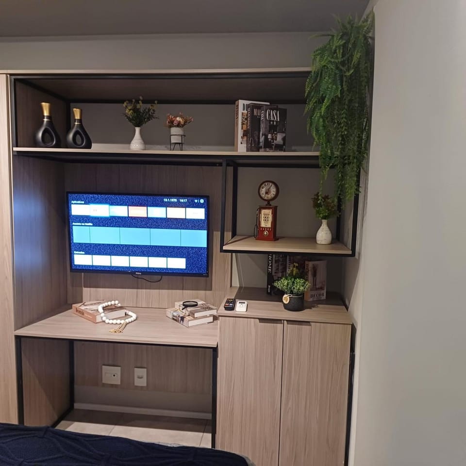 TV and multimedia, Decorative detail, Decorative detail, hair dresser