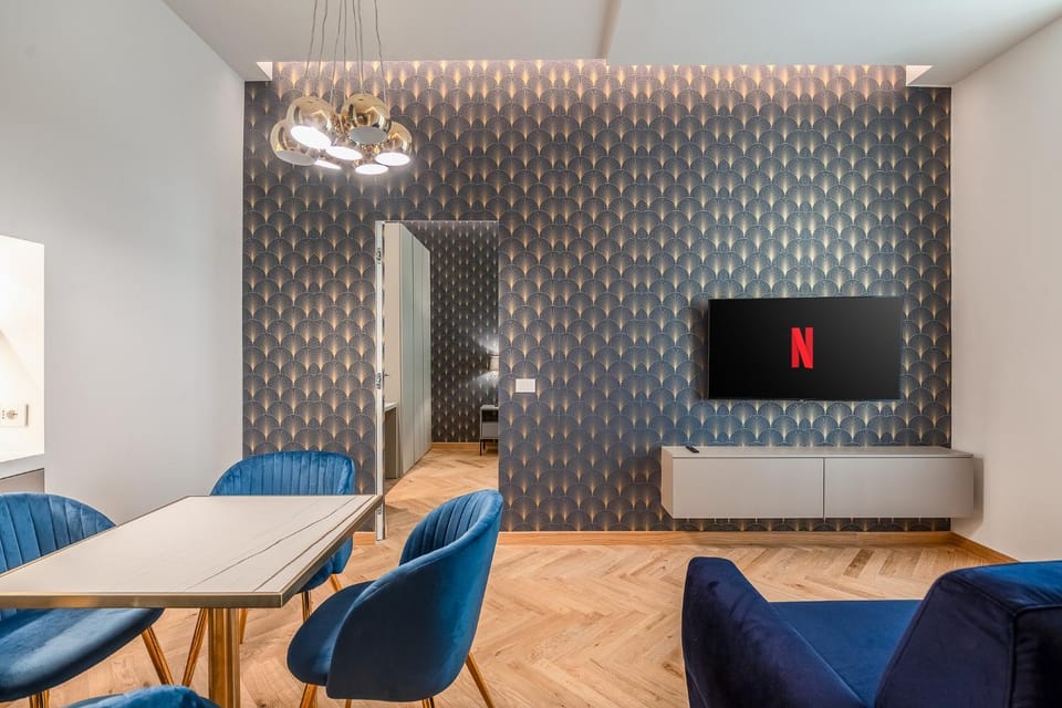 Communal lounge/ TV room, TV and multimedia, Living room, Seating area, Evening entertainment