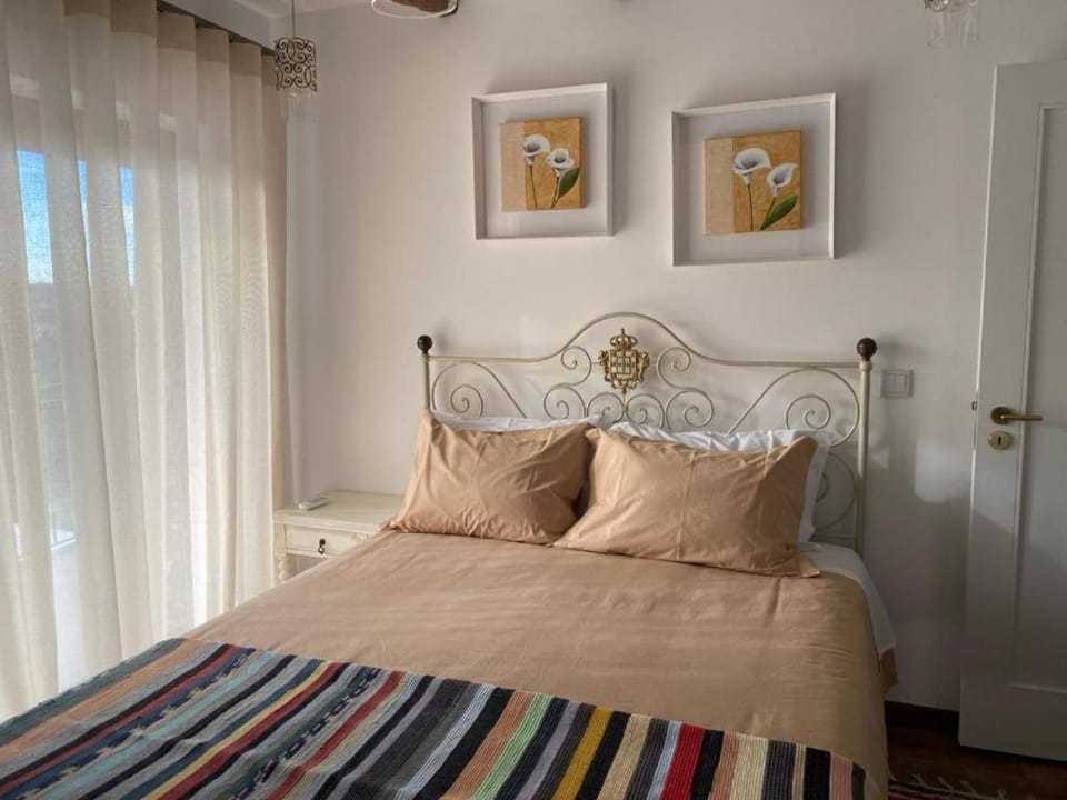 Casa da Meia Encosta Bed and Breakfast in Coimbra District, Portugal
