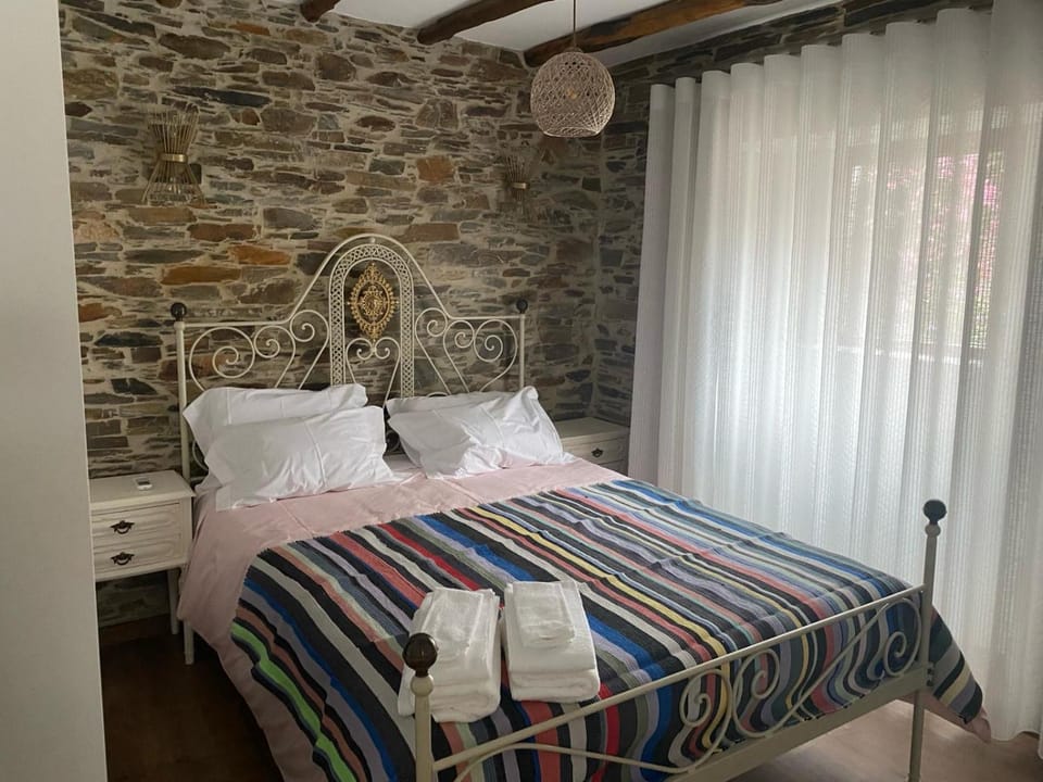 Casa da Meia Encosta Bed and Breakfast in Coimbra District, Portugal