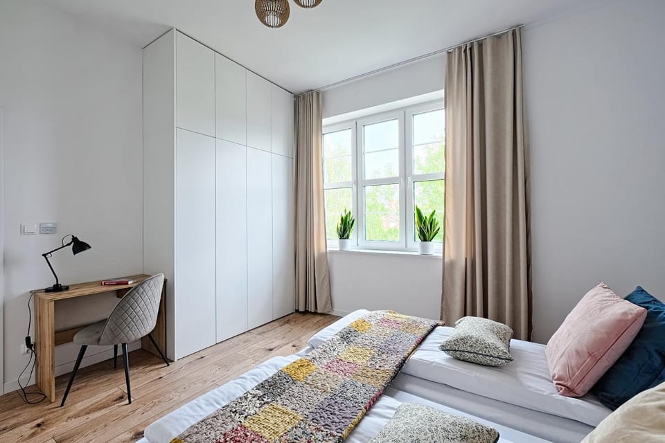 Bedroom, towels