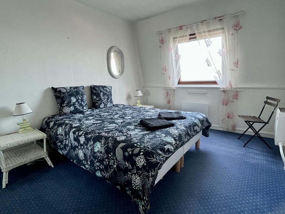 Bed, Photo of the whole room, Bedroom, Sea view
