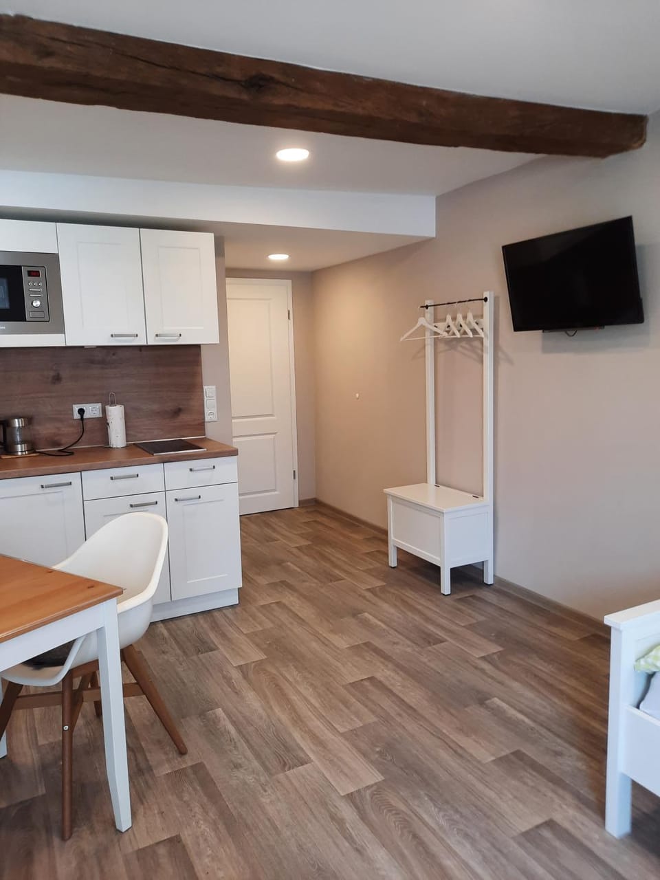 Kitchen or kitchenette, Dining area, minibar, stove