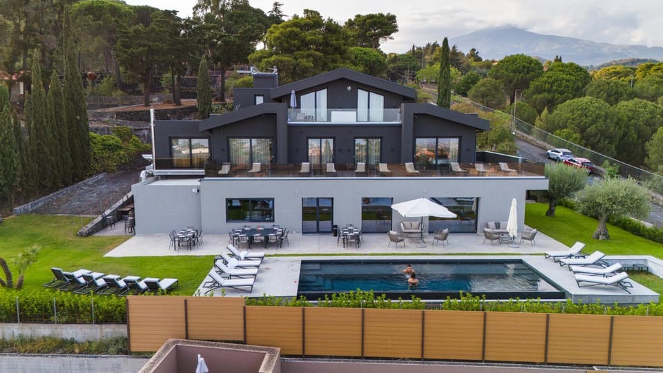 Garden, Mountain view, Swimming pool