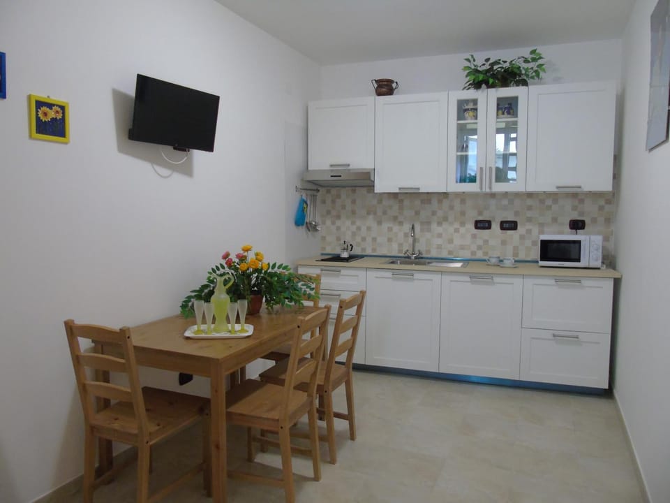 Dining area, minibar, stove