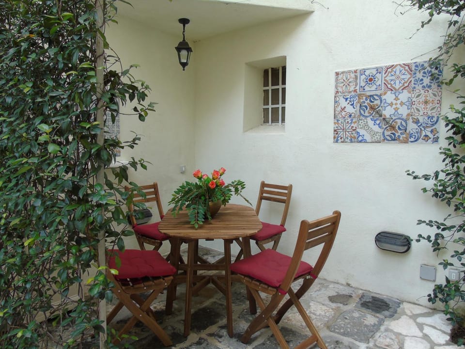 Patio, Seating area