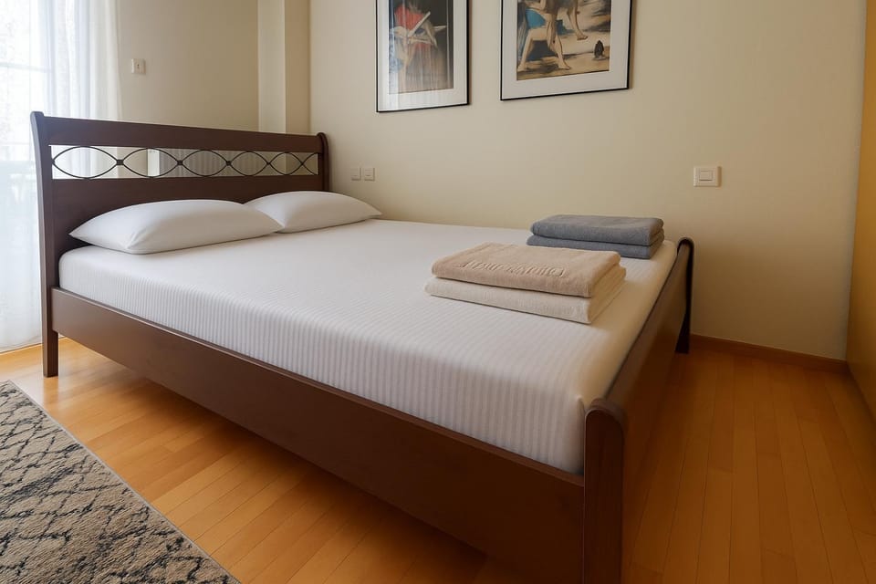 Bed, Bedroom, towels