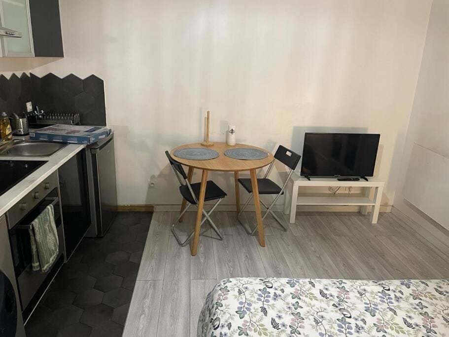 Studio One proche ligne 14 Kremlin Bicêtre Apartment in Île-de-France
