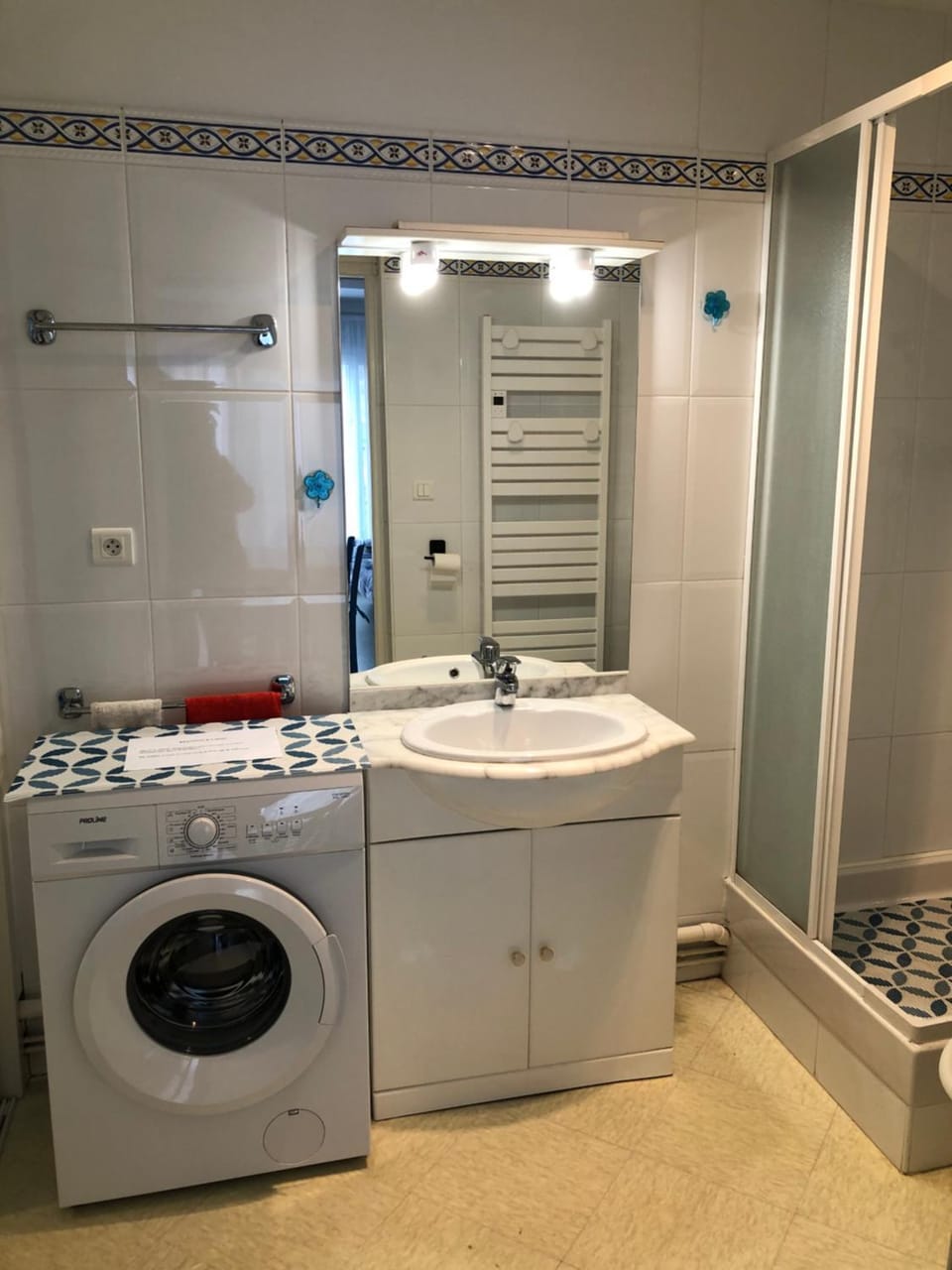 Bathroom, washing machine