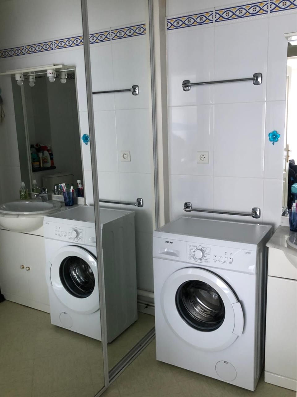 Bathroom, washing machine