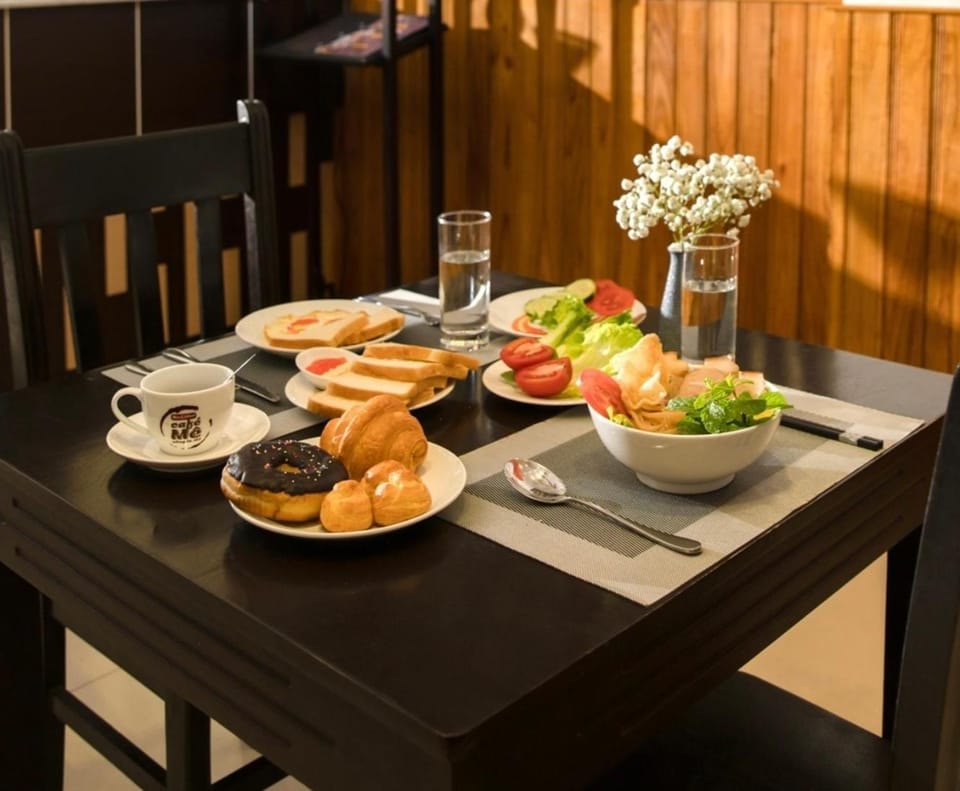 Restaurant/places to eat, Food and drinks, Food, Breakfast, Continental breakfast, Buffet breakfast, Drinks
