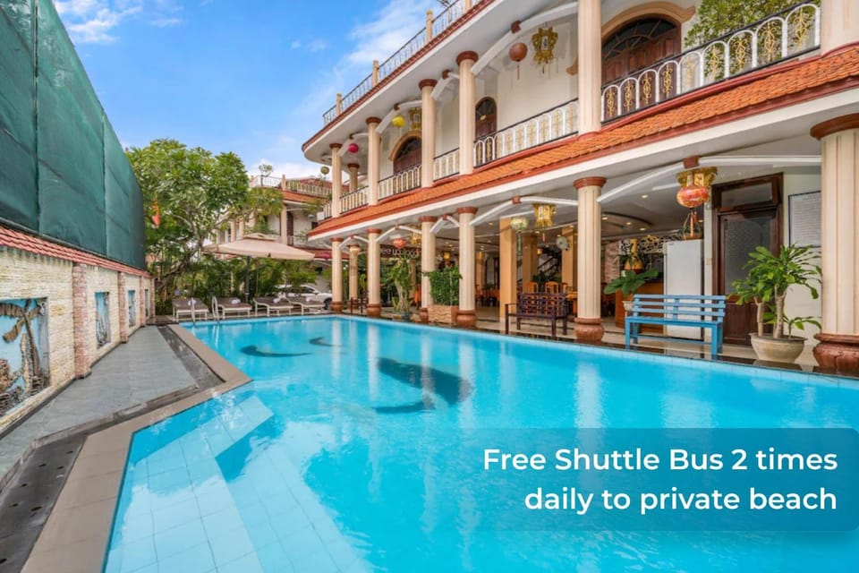 Property building, Day, Text overlay, Pool view, Swimming pool, Swimming pool, Location, concierge, shuttle, shuttle, sunbed