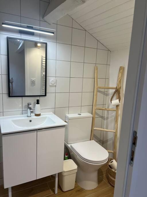 Spacieux studio 2 à 3 personnes au pied du Ventoux km Zéro Apartment in Bédoin