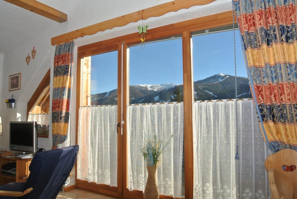 Living room, Mountain view