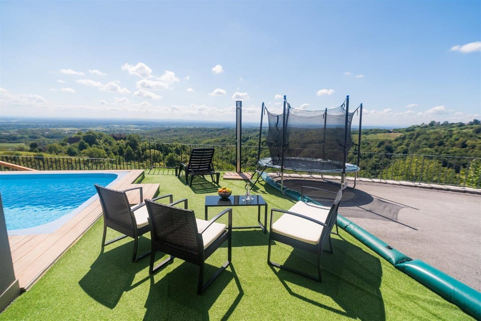 Patio, Day, Natural landscape, View (from property/room), Balcony/Terrace, Pool view, Swimming pool, sunbed