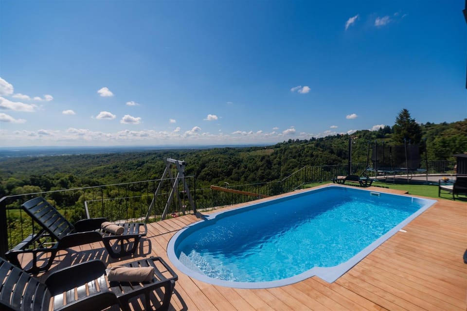 Day, Natural landscape, Pool view, Swimming pool, sunbed
