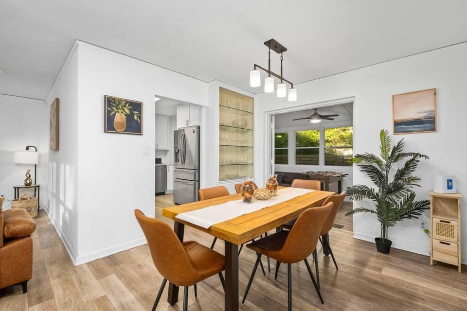 Seating area, Dining area