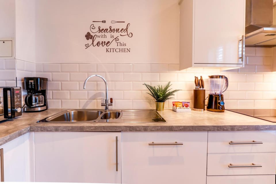 Coffee/tea facilities, Kitchen or kitchenette, stove, toaster, kitchen