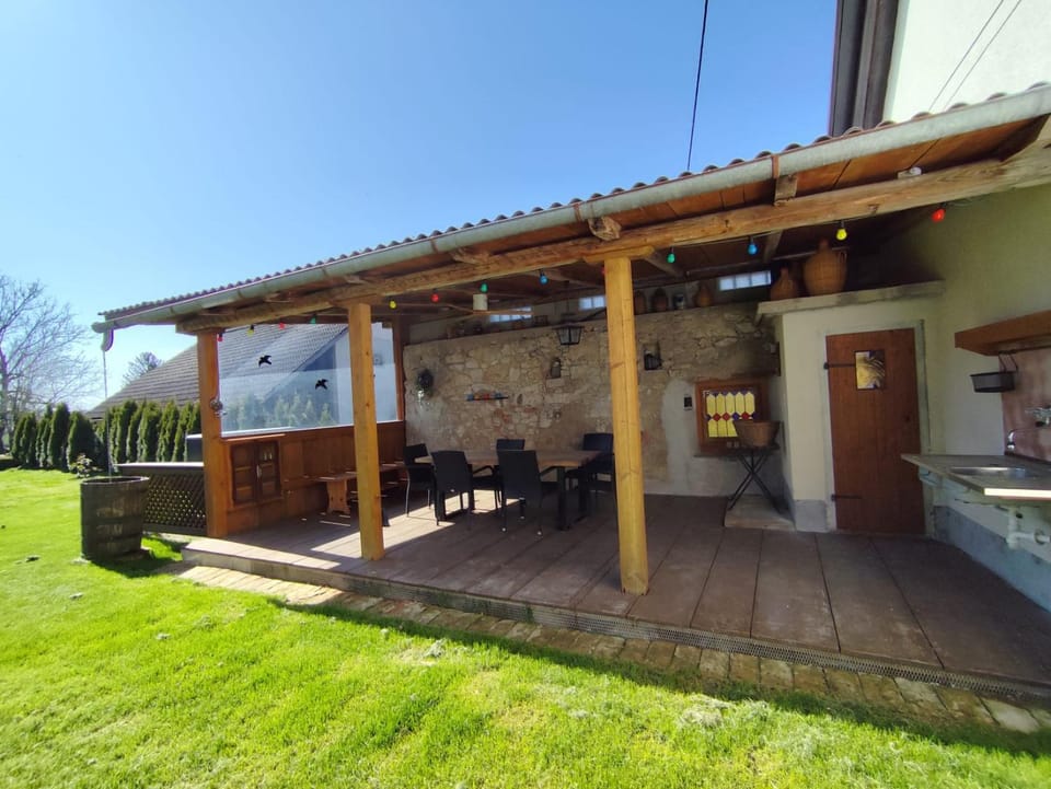 MaLu vintage house with garden House in Slovenia