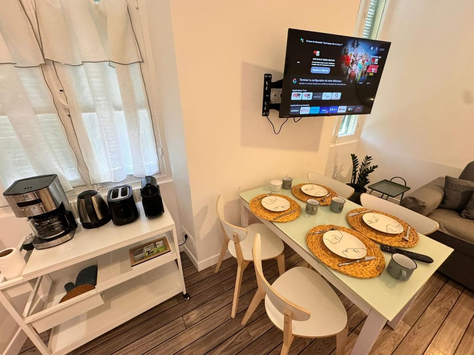 TV and multimedia, Coffee/tea facilities, Living room, Seating area, Dining area, toaster