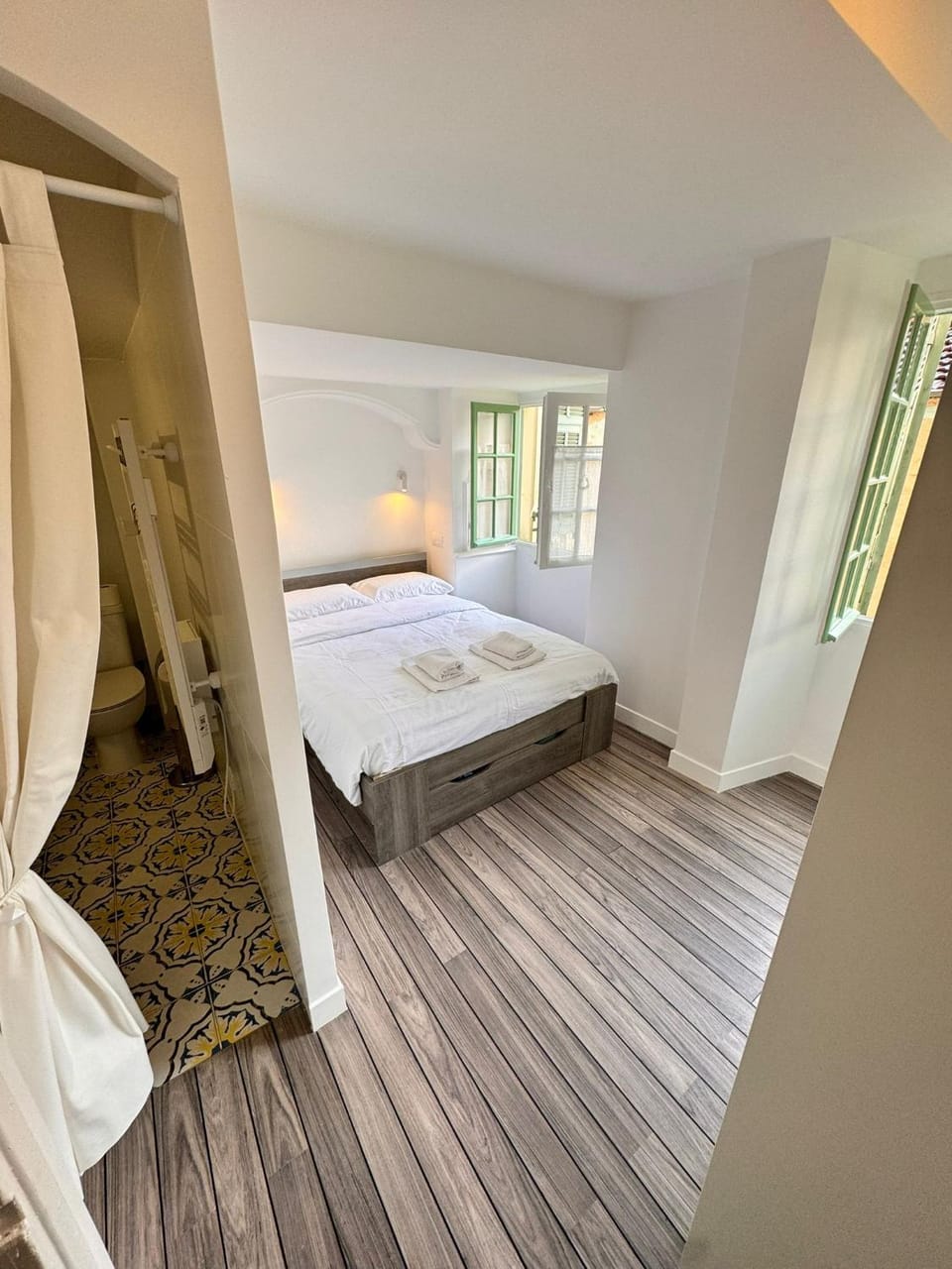 Bed, Photo of the whole room, Bedroom, towels