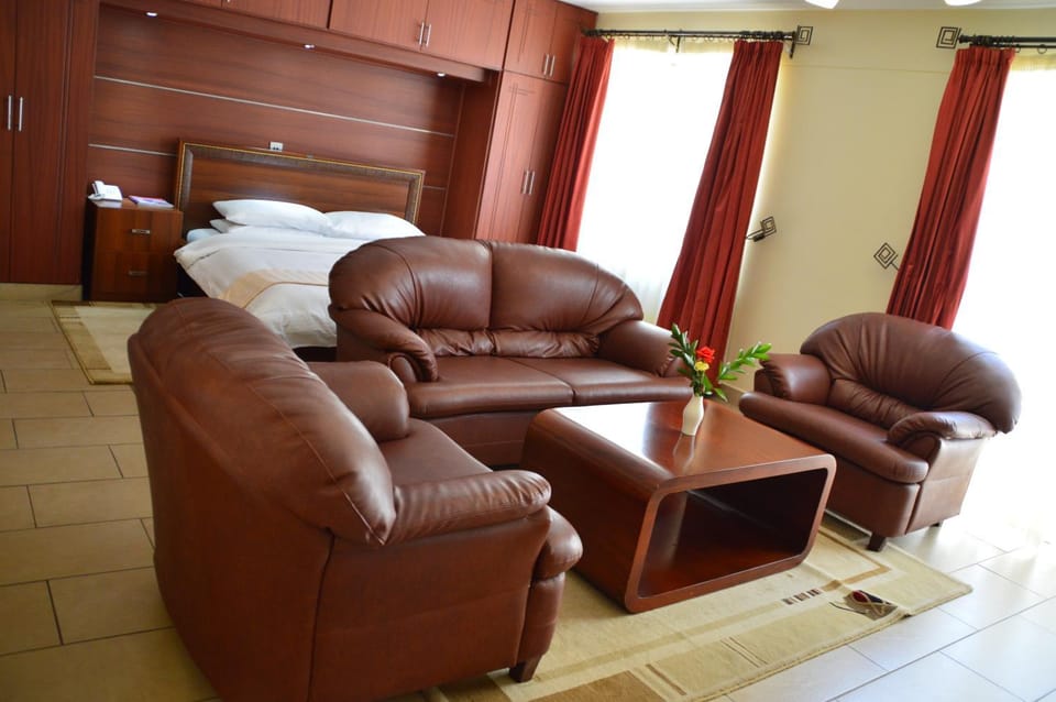 Day, Living room, Seating area