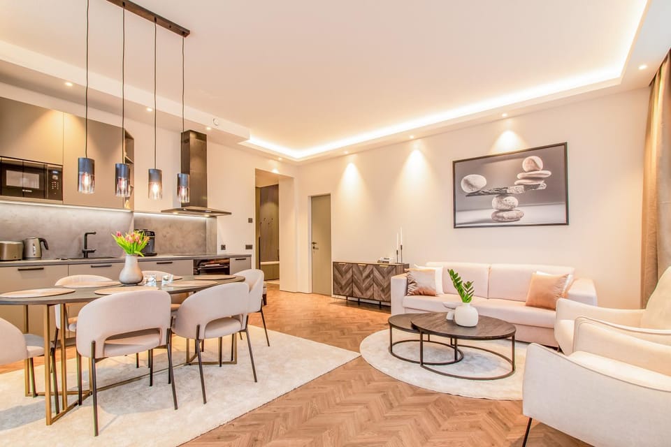 Kitchen or kitchenette, Living room, Seating area, Dining area