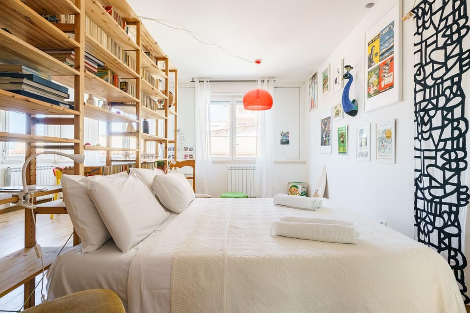 Bed, Photo of the whole room, Bedroom